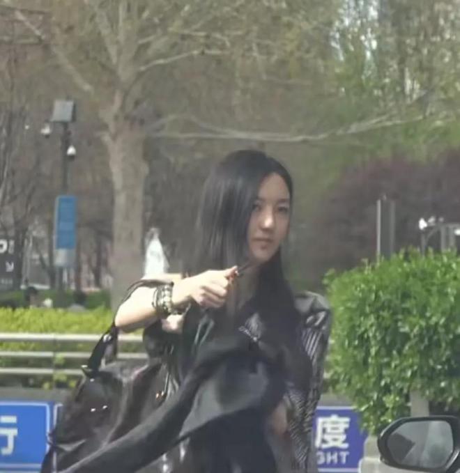 迹消失不见穿得很张扬身材气质都像王菲开元
